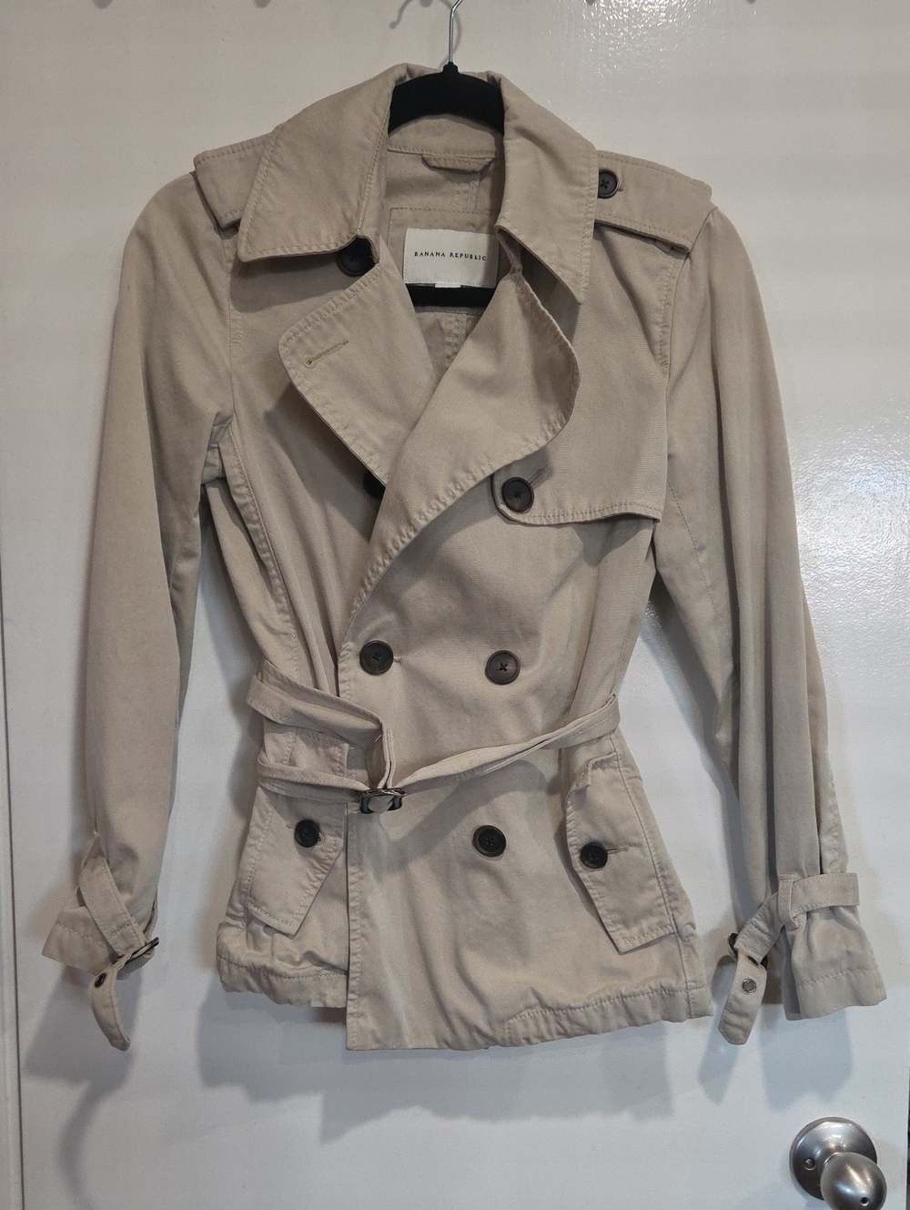 Banana Republic Women's Beige Trench Coat. Size small